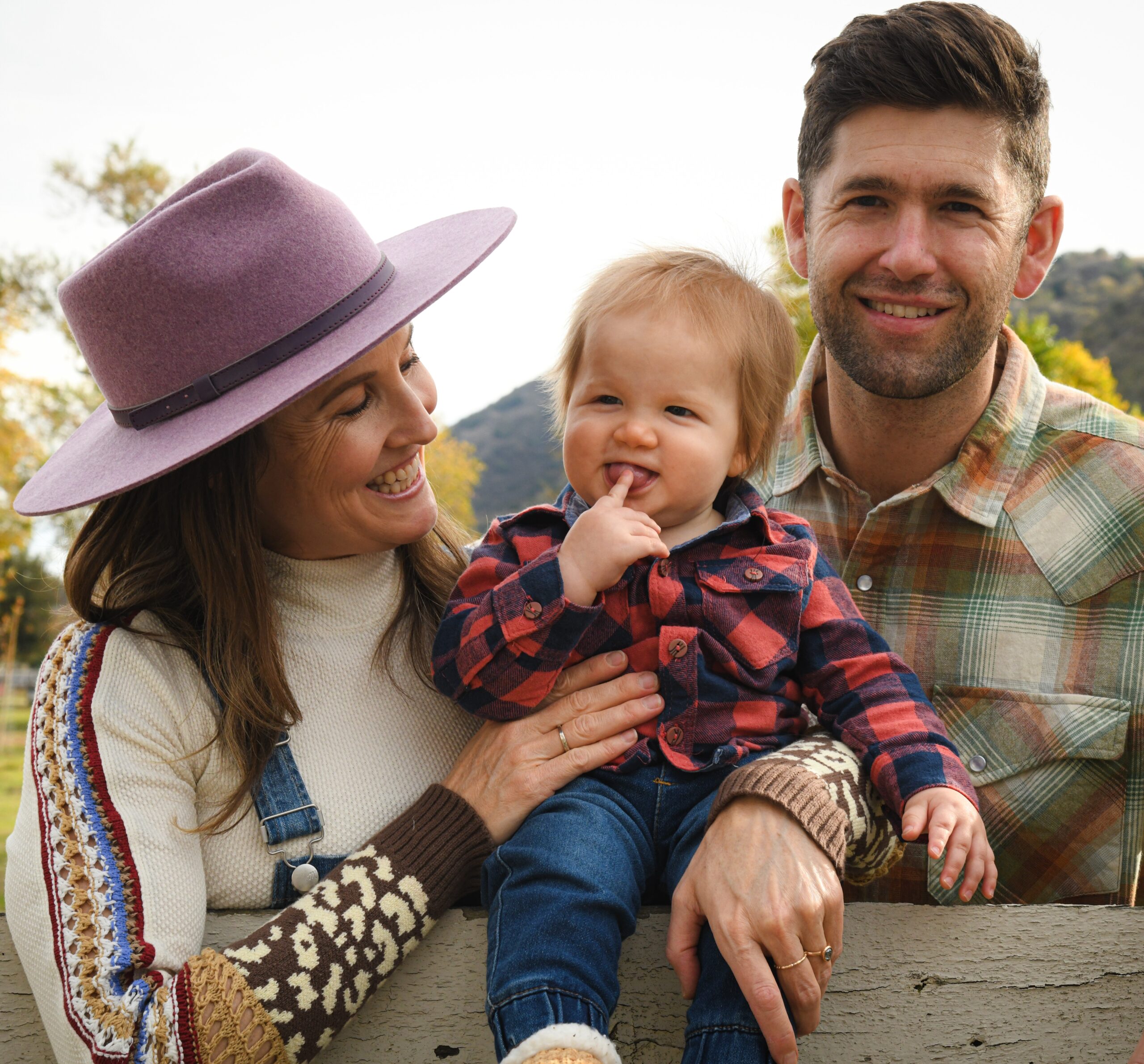 Kacey + Darcy Family           Shhh. . .  Surprise!